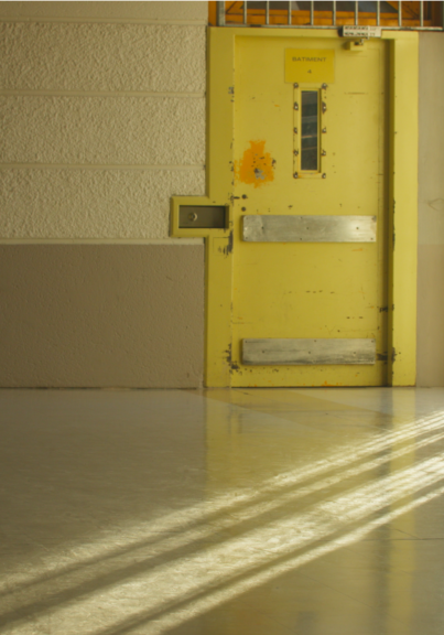 LA REPARATION_UHD_interieur-prison_2.71.1